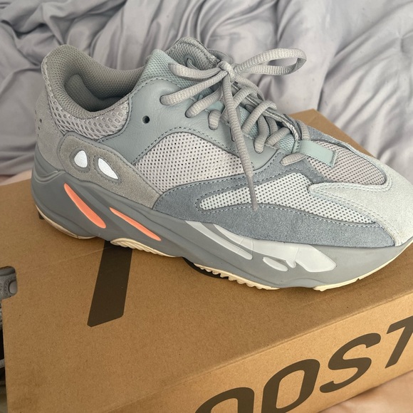 Yeezy Other - Yeezy boost 700